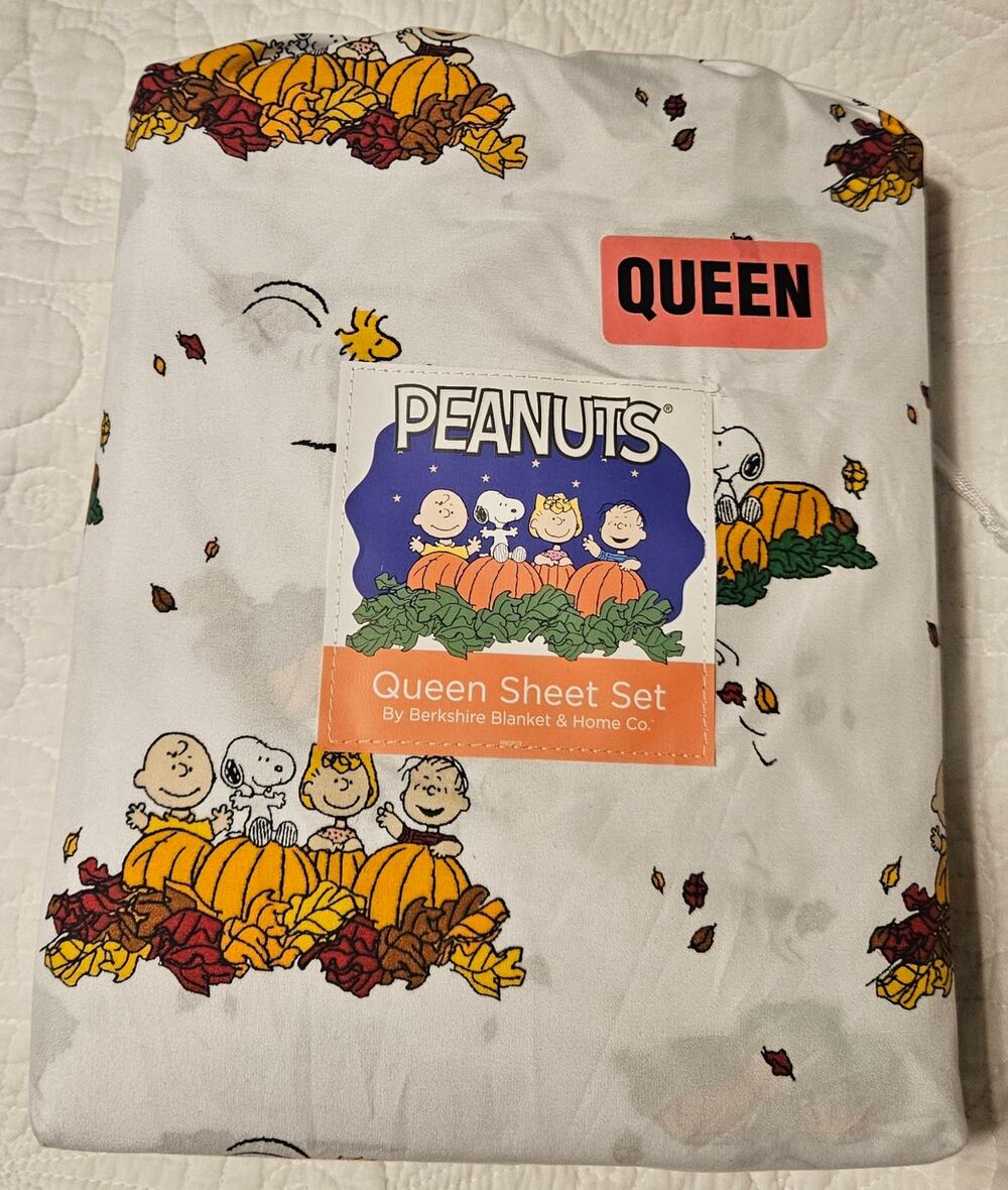 Peanuts Snoopy Charlie Lucy Linus Queen Sheet Set Fall Pumpkin Leaves NWT